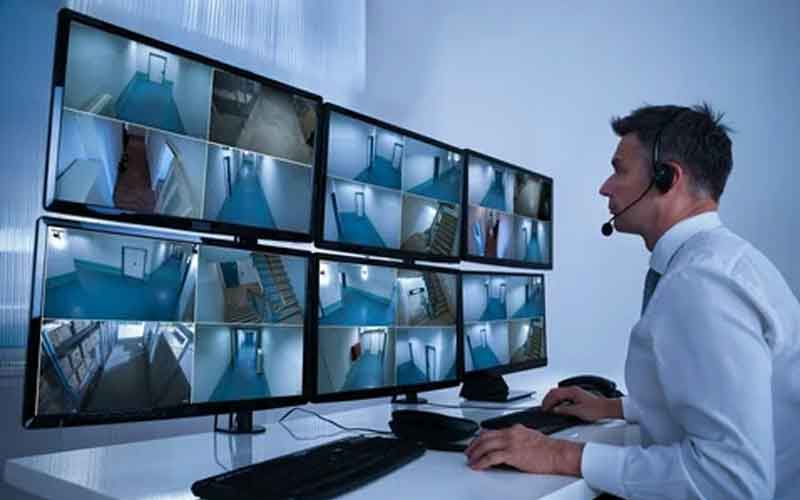 male monitoring 6 screen security monitor